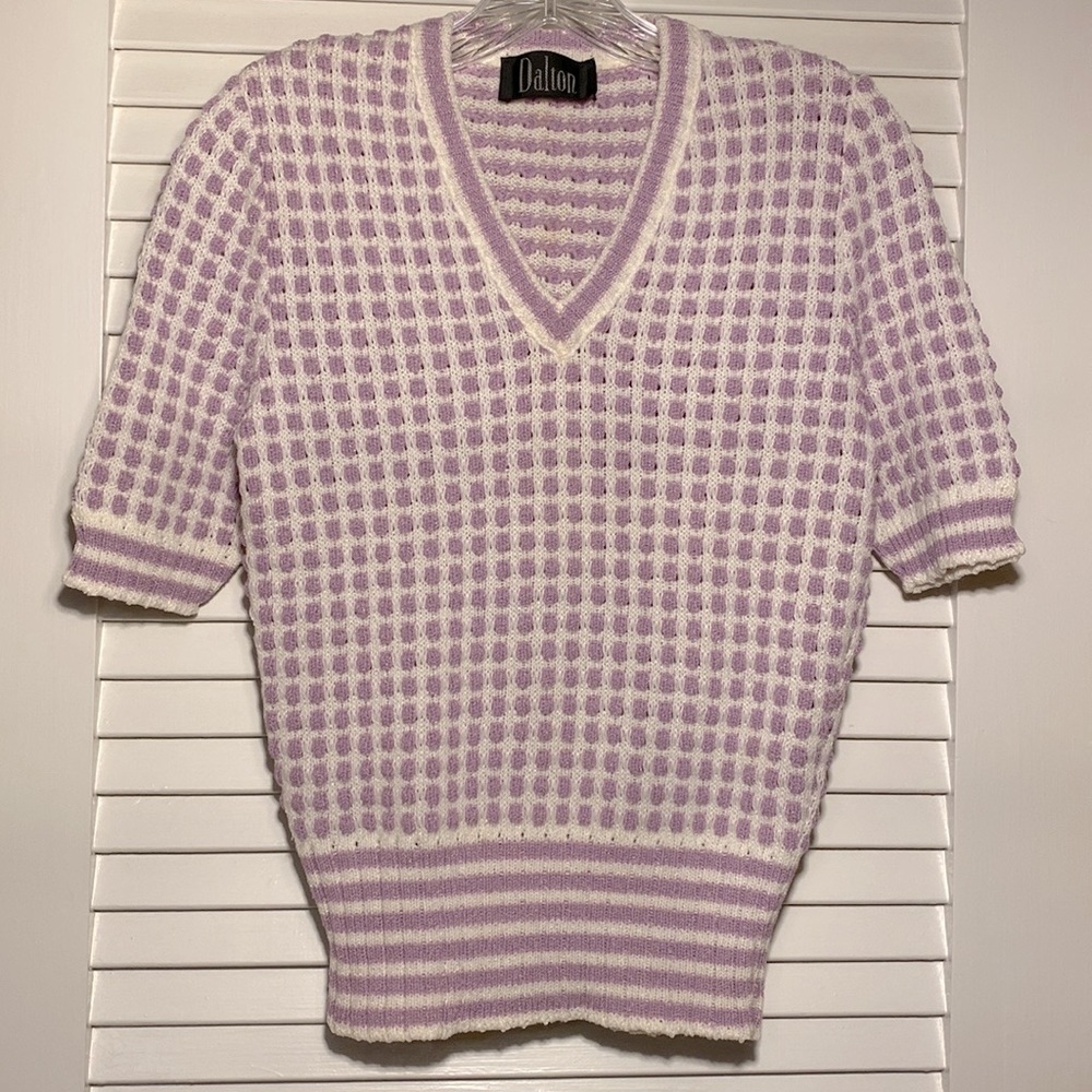 Vintage nubby knit purple and white short sleeve V-neck sweater. Small